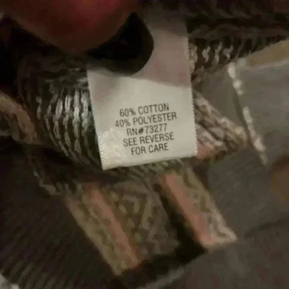 Croft and barrow size medium pink and grey and white vintage Vneck sweater - Picture 4 of 4